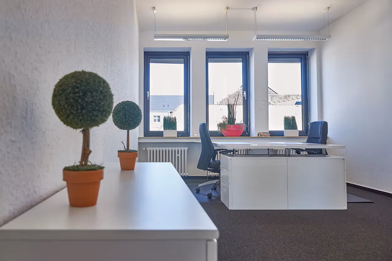 Media Park by MPB — Meetingraum mit flexiblen Arbeitsplätzen und moderner Architektur