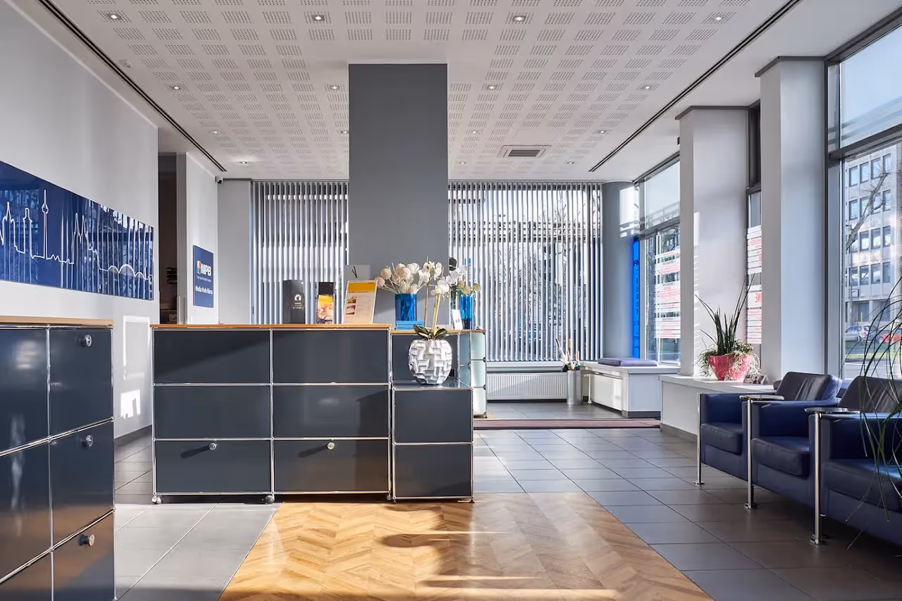 Media Park by MPB — Coworking-Bereich mit flexiblen Arbeitsplätzen und moderner Architektur