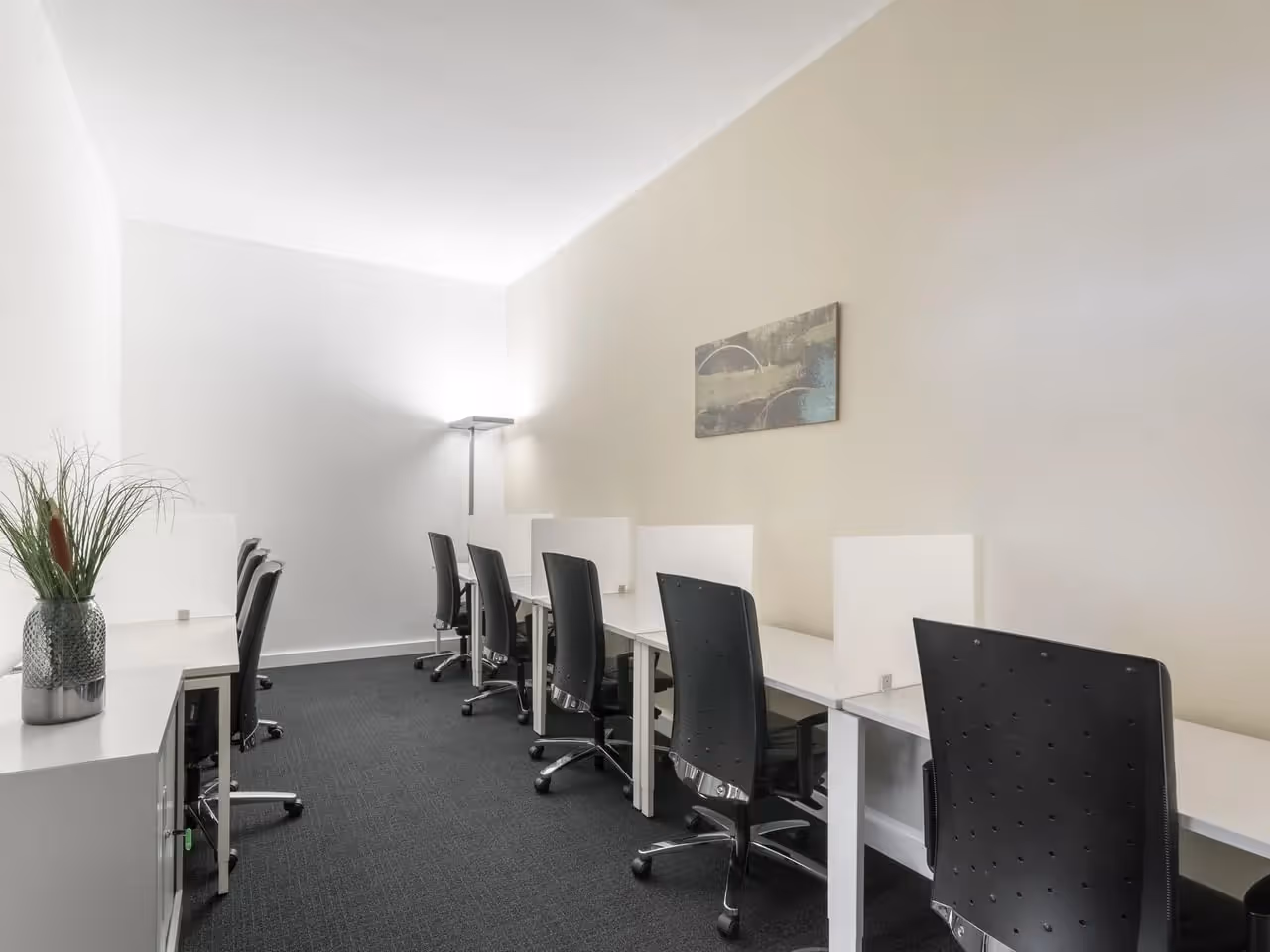 Deutz Cubus by Regus — Arbeitsplatz mit flexiblen Arbeitsplätzen und moderner Architektur