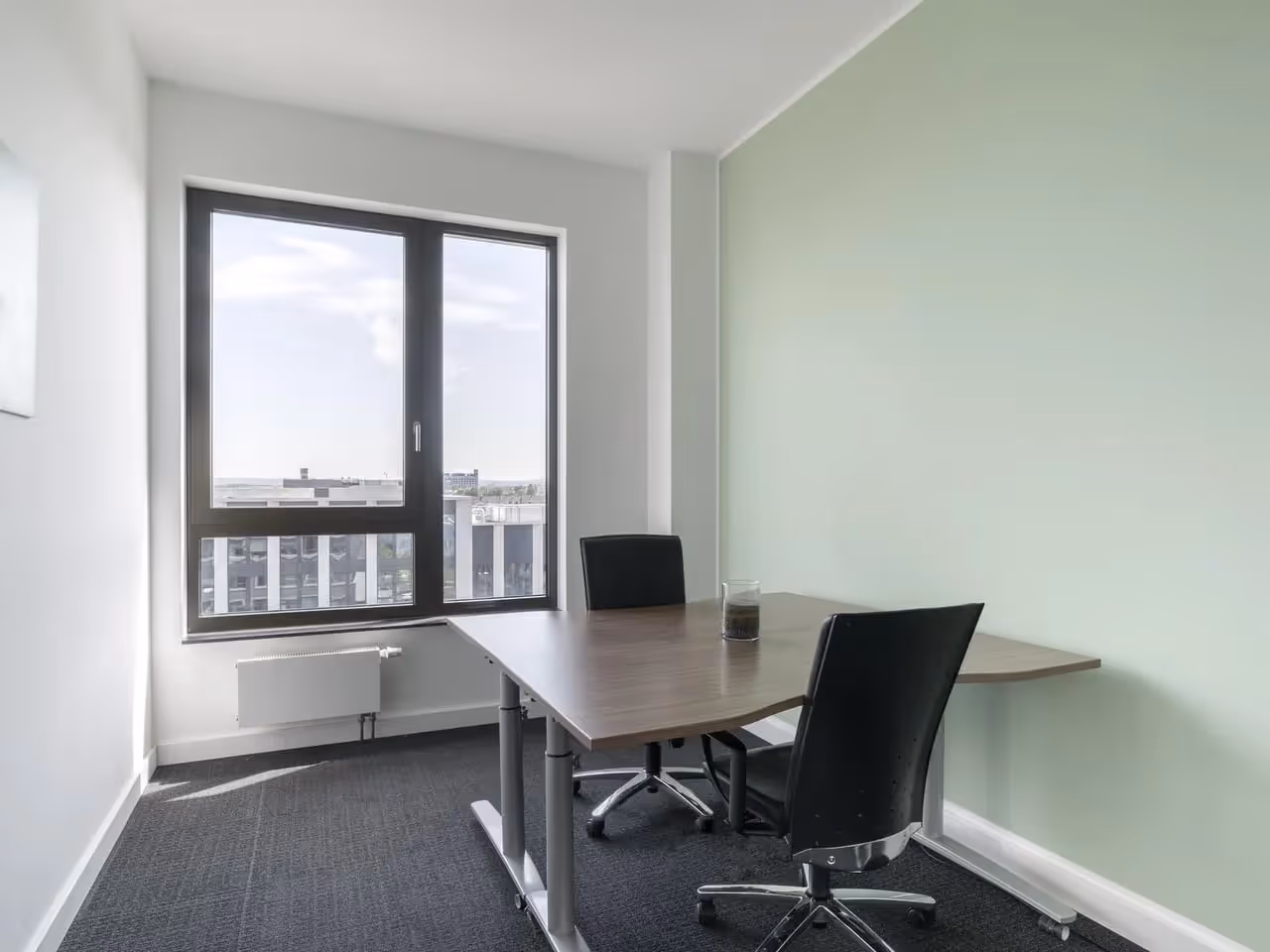 Deutz Cubus by Regus — Empfangsbereich mit flexiblen Arbeitsplätzen und moderner Architektur