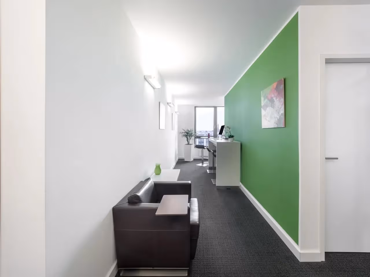 Deutz Cubus by Regus — Meetingraum mit flexiblen Arbeitsplätzen und moderner Architektur
