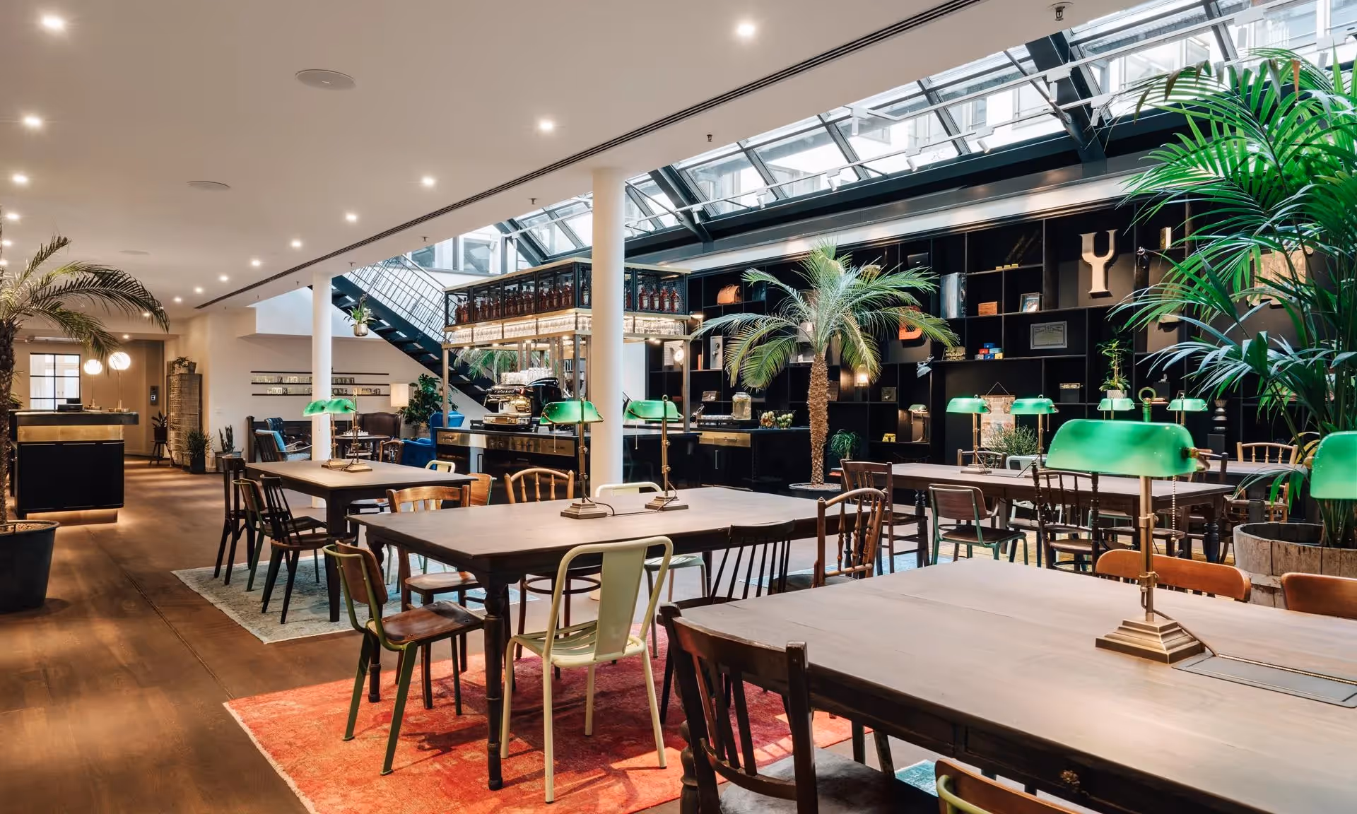 Rheinische Palais by Ruby Works — Büro mit flexiblen Arbeitsplätzen und moderner Architektur