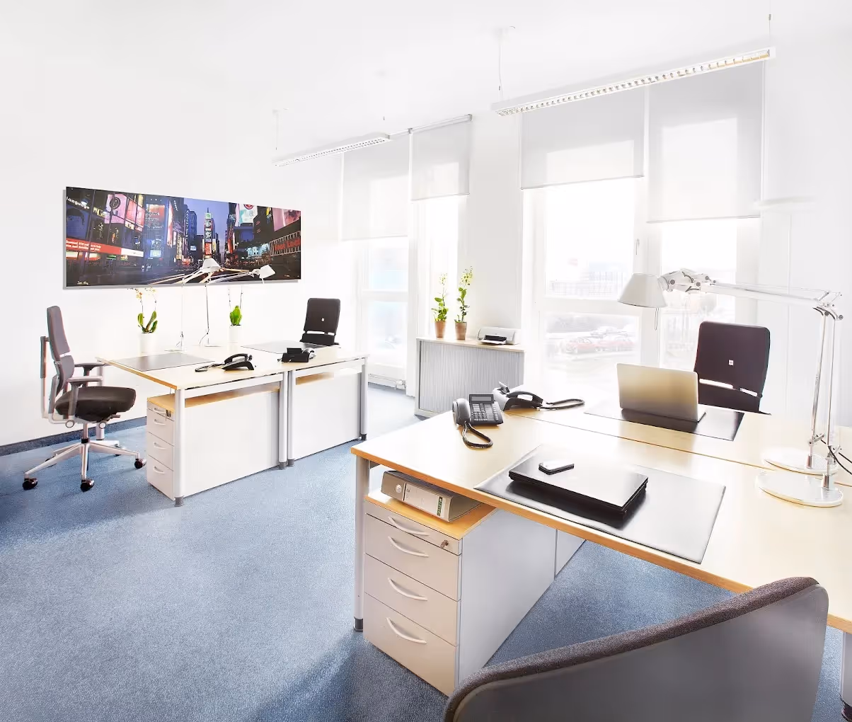 Oasis by Agendis — Konferenzraum mit flexiblen Arbeitsplätzen und moderner Architektur