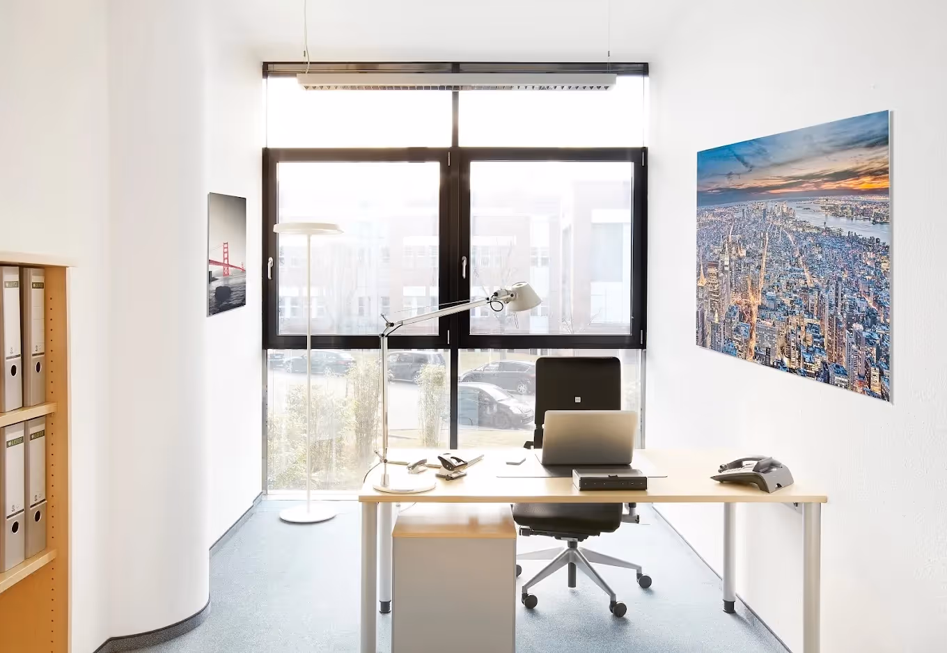 Oasis by Agendis — Lounge mit flexiblen Arbeitsplätzen und moderner Architektur