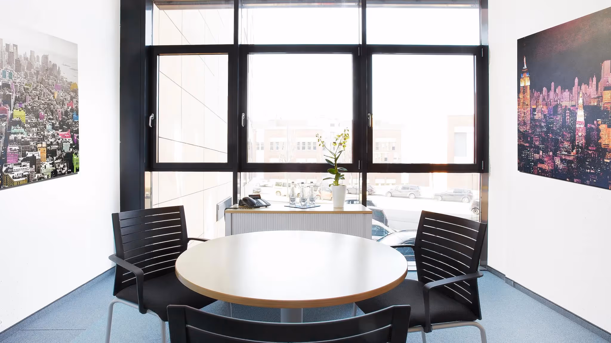 Oasis by Agendis — Arbeitsplatz mit flexiblen Arbeitsplätzen und moderner Architektur