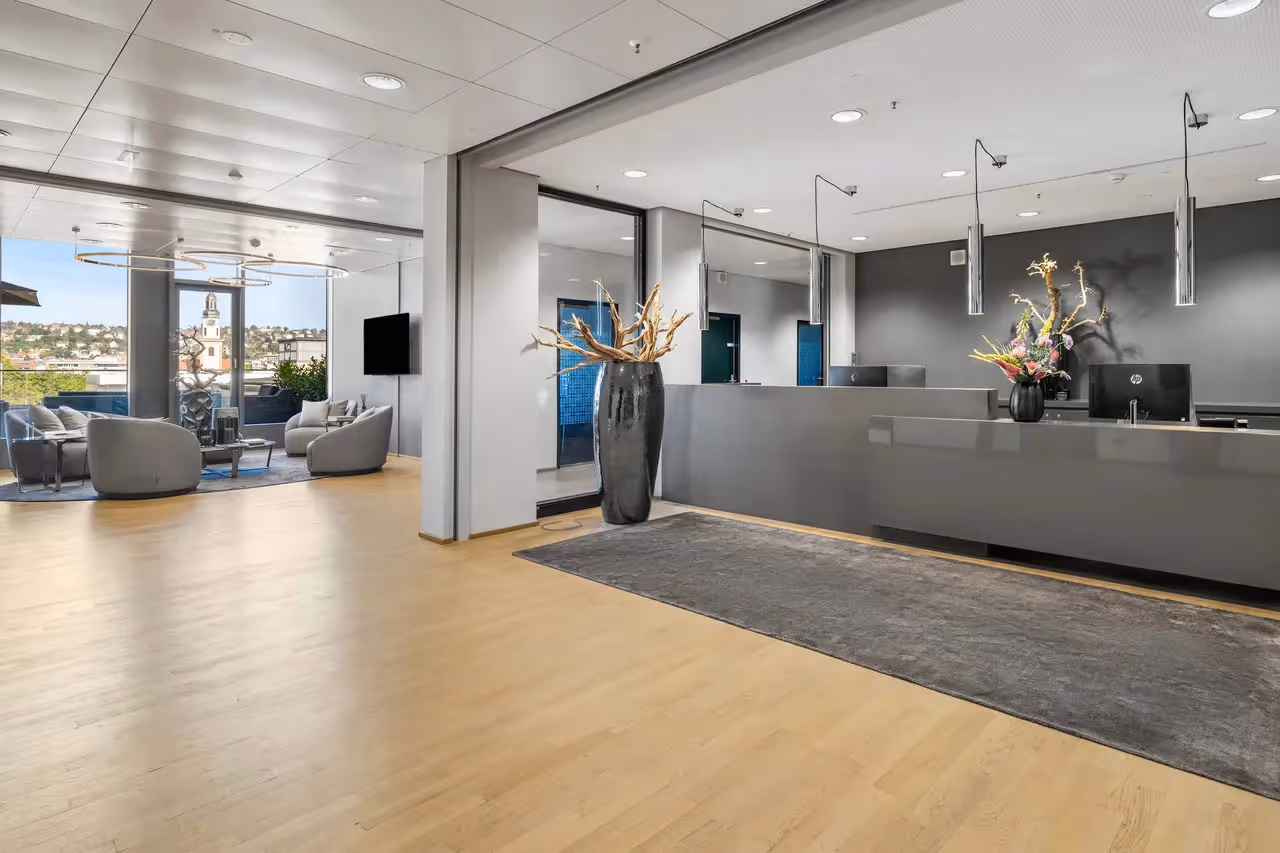 Warenhaus by Collection — Coworking-Bereich mit flexiblen Arbeitsplätzen und moderner Architektur