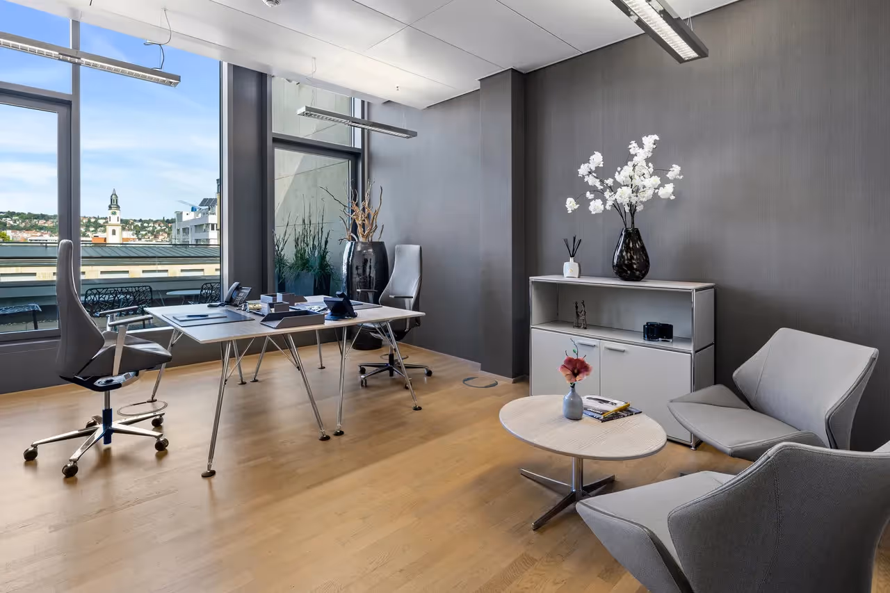 Warenhaus by Collection — Lounge mit flexiblen Arbeitsplätzen und moderner Architektur