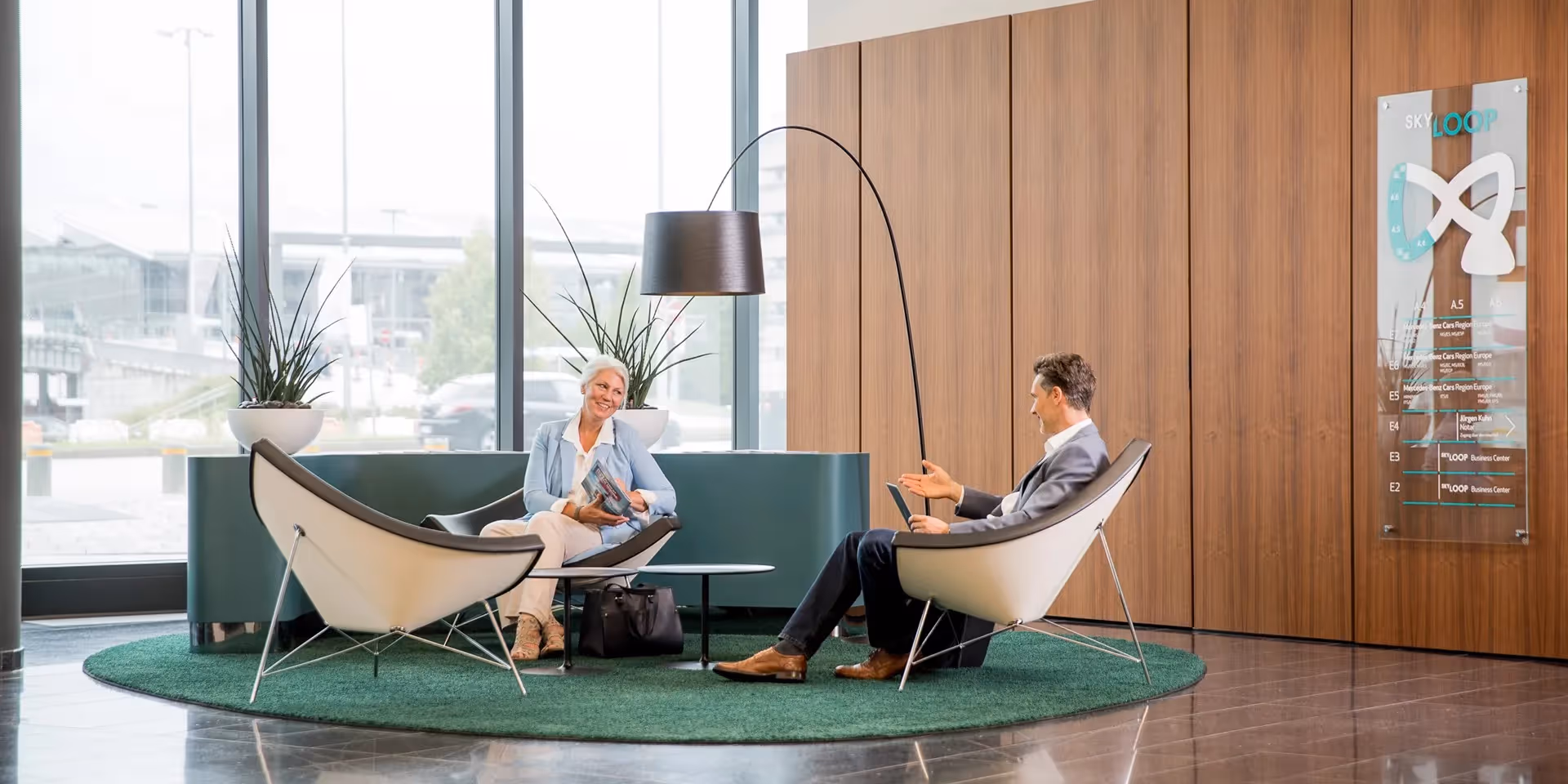 SkyLoop by Agendis — Lounge mit flexiblen Arbeitsplätzen und moderner Architektur
