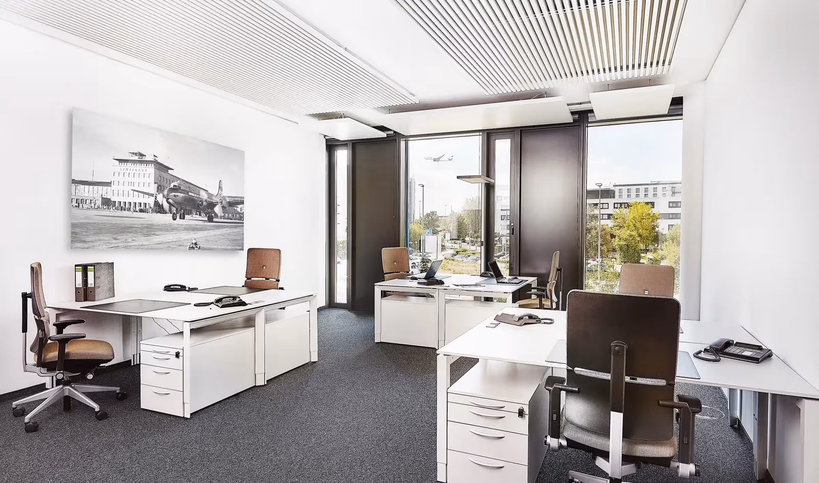 SkyLoop by Agendis — Konferenzraum mit flexiblen Arbeitsplätzen und moderner Architektur