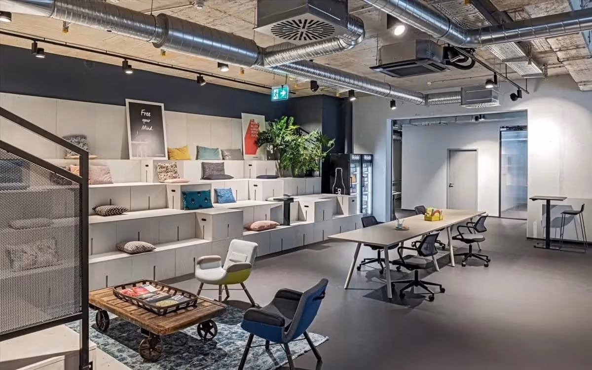 Stuttgart Tower by Design Offices — Büro mit flexiblen Arbeitsplätzen und moderner Architektur