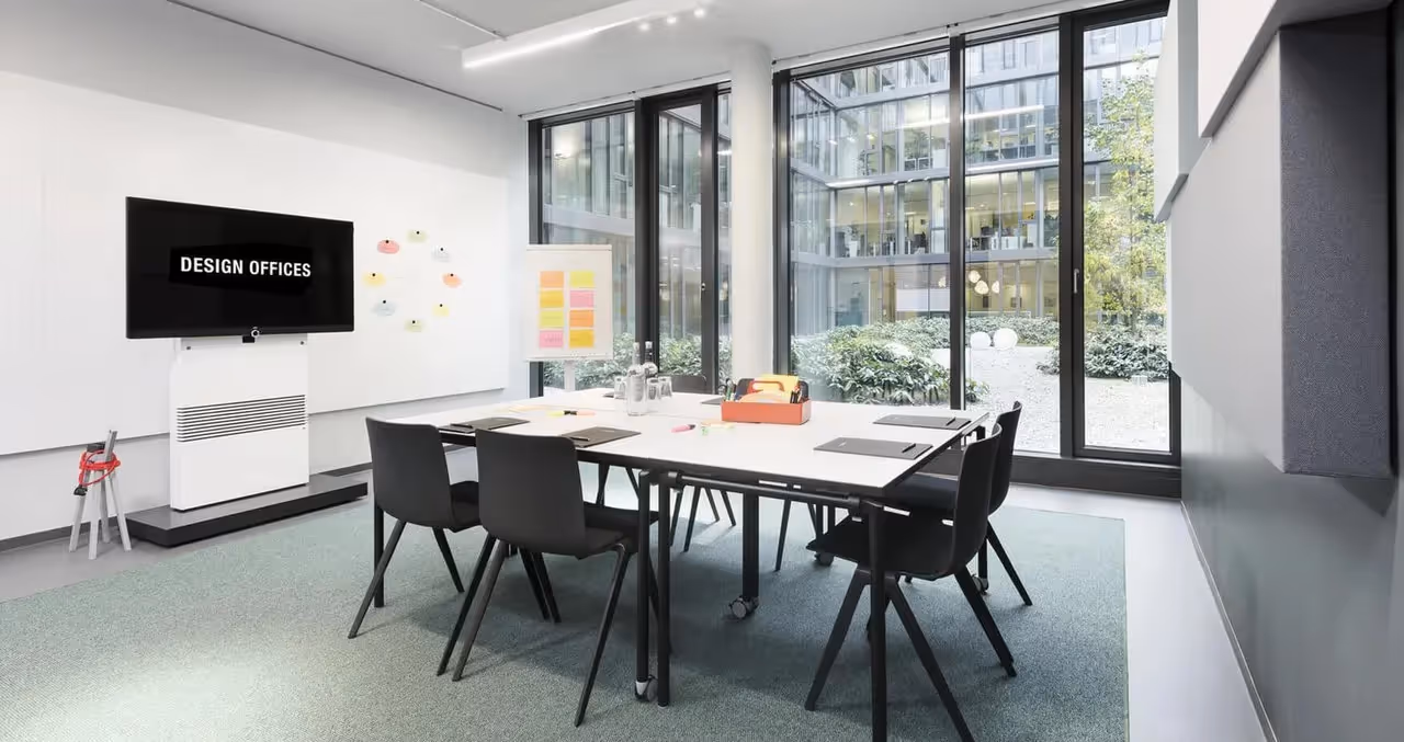 Eberhardhöfe by Design Offices — Arbeitsplatz mit flexiblen Arbeitsplätzen und moderner Architektur