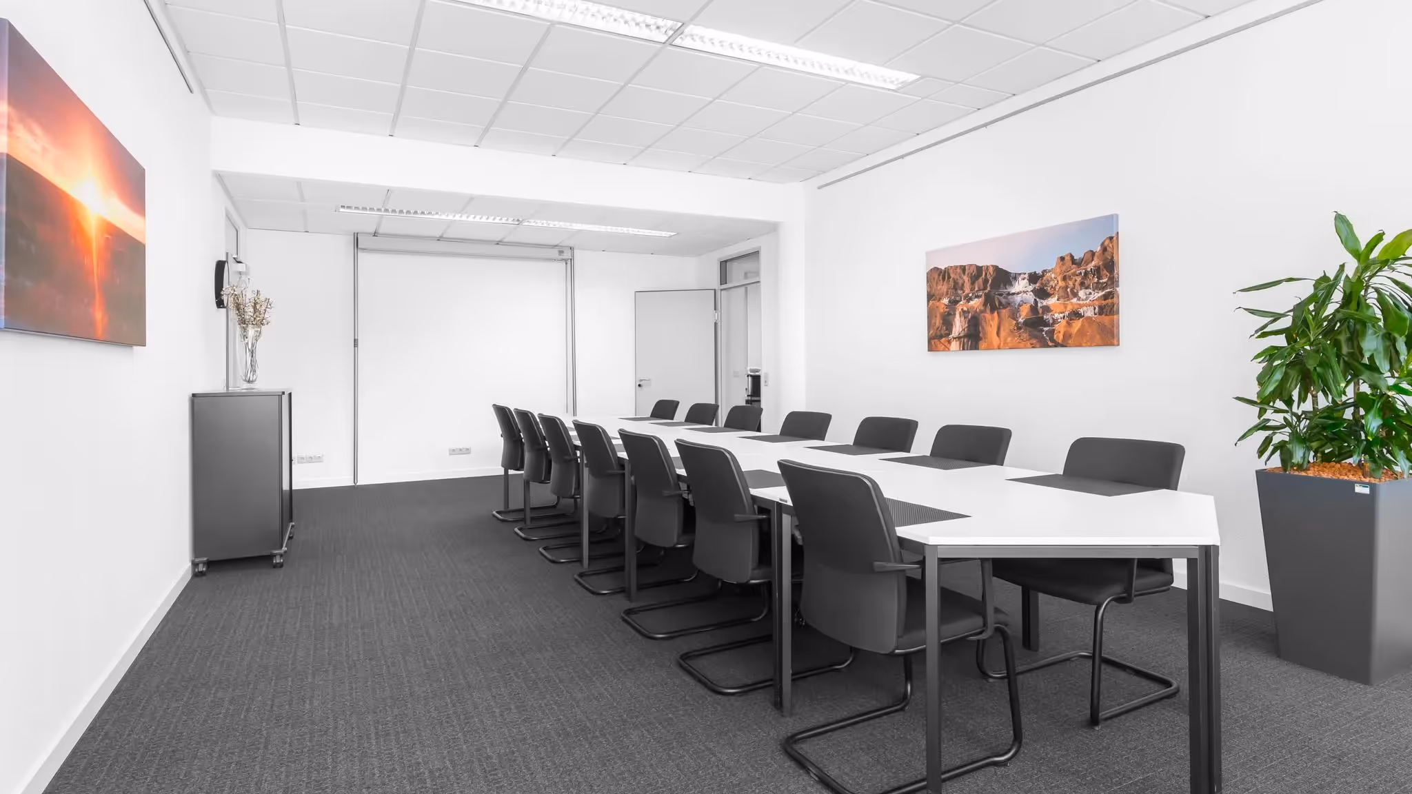 Offisto by HQ — Büro mit flexiblen Arbeitsplätzen und moderner Architektur