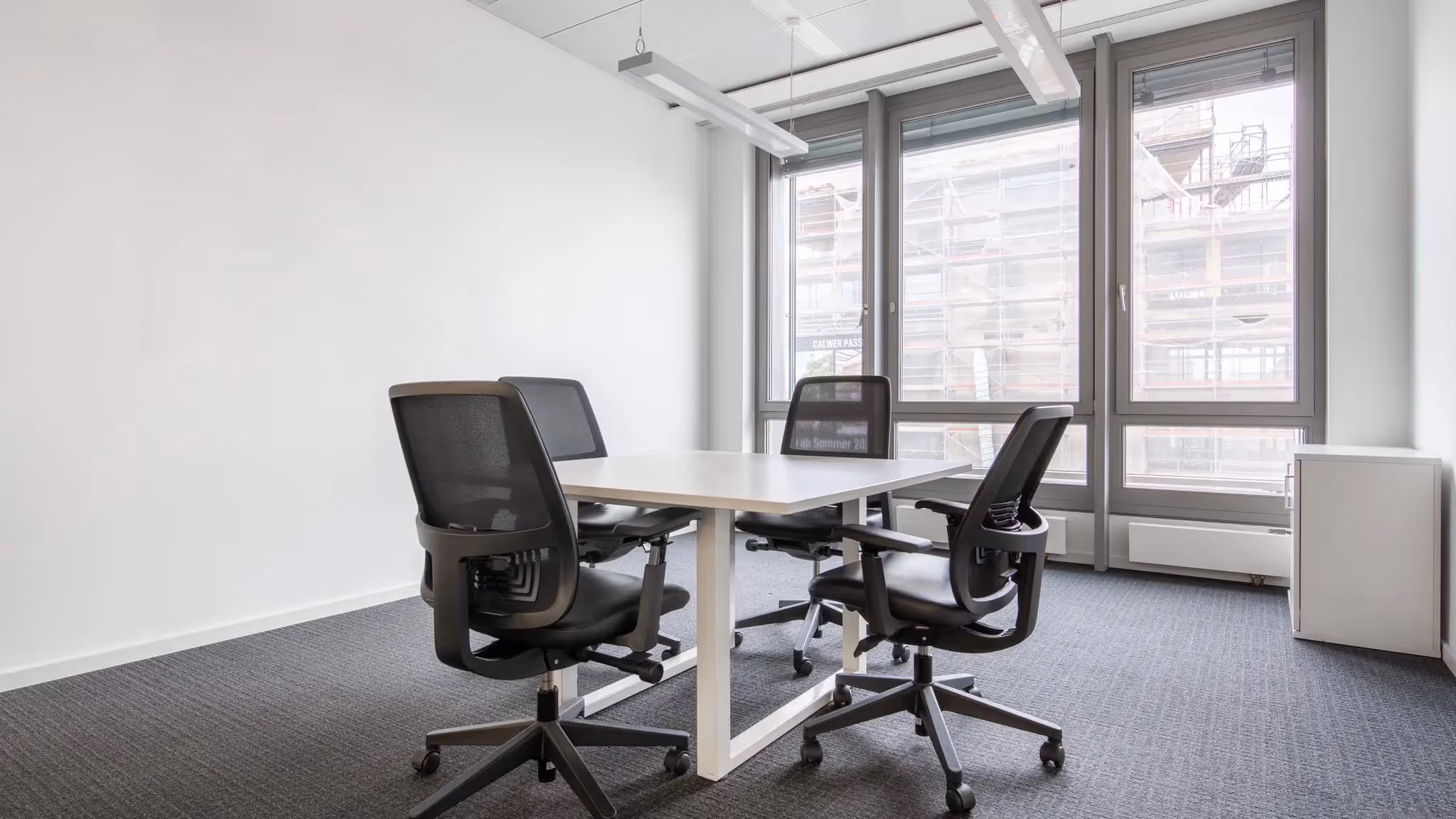 City Plaza by Regus — Arbeitsplatz mit flexiblen Arbeitsplätzen und moderner Architektur