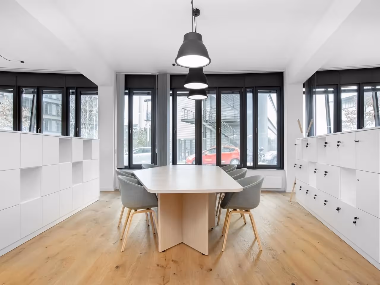 Five Rings by Regus — Büro mit flexiblen Arbeitsplätzen und moderner Architektur