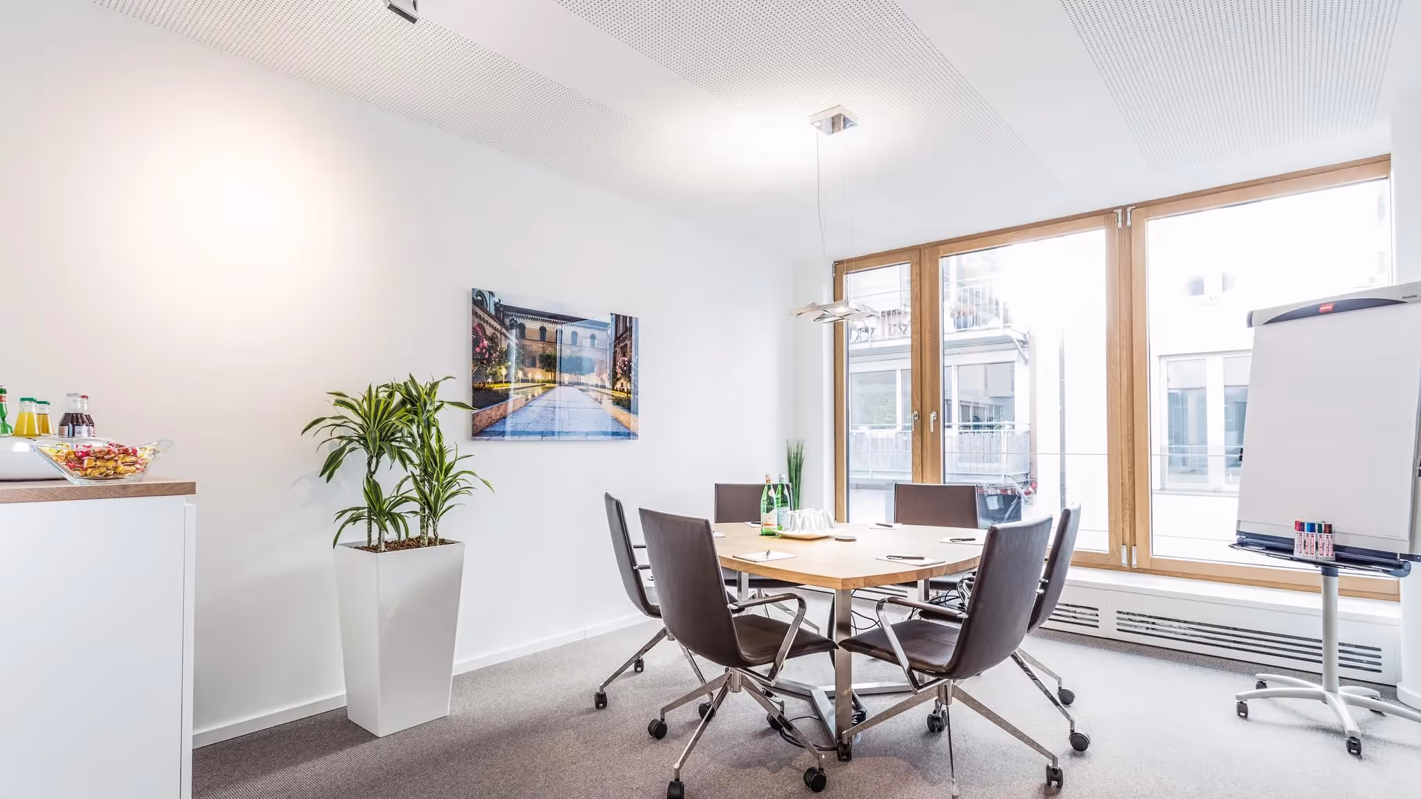 Theresienhof by Contora — Arbeitsplatz mit flexiblen Arbeitsplätzen und moderner Architektur