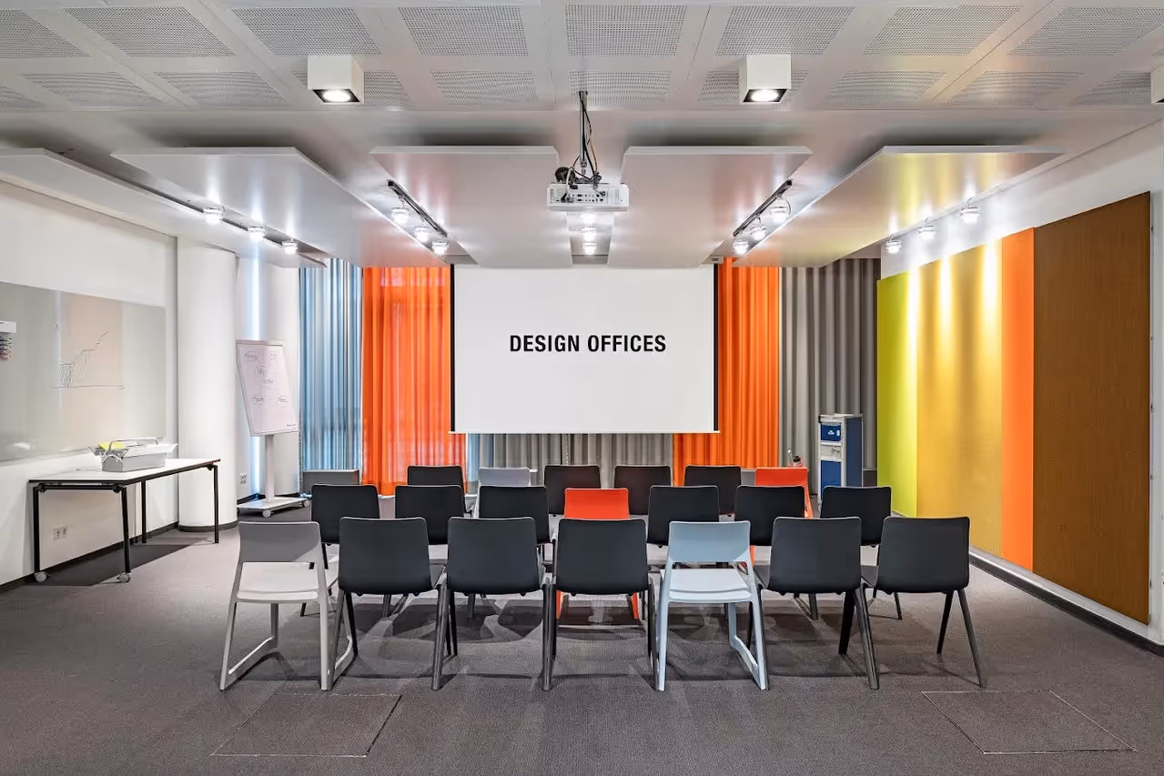 Arnulfbogen by Design Offices — Coworking-Bereich mit flexiblen Arbeitsplätzen und moderner Architektur