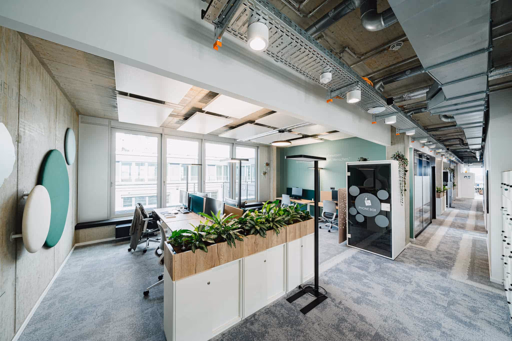 SOHO  by 1000 Satellites — Arbeitsplatz mit flexiblen Arbeitsplätzen und moderner Architektur