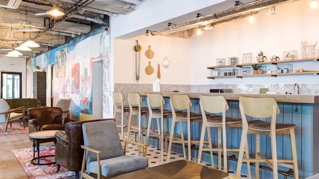 Salvatorplatz by Mindspace — Meetingraum mit flexiblen Arbeitsplätzen und moderner Architektur