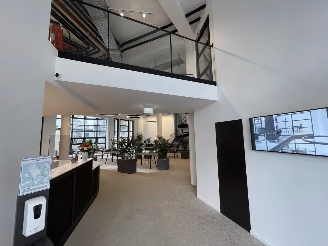 Glockenbachviertel by The BYRO — Meetingraum mit flexiblen Arbeitsplätzen und moderner Architektur