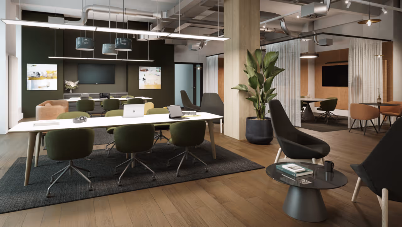 Heller Raum mit großen Tischen, grünen Stühlen, Pflanzen, modernen Lampen und Holzboden im Coworking-Space.