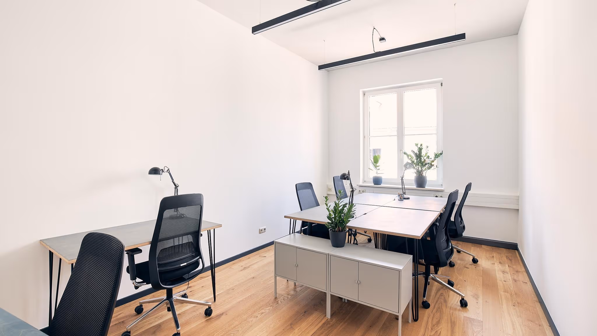 Mühlhäuser-Haus by Unicorn — Meetingraum mit flexiblen Arbeitsplätzen und moderner Architektur