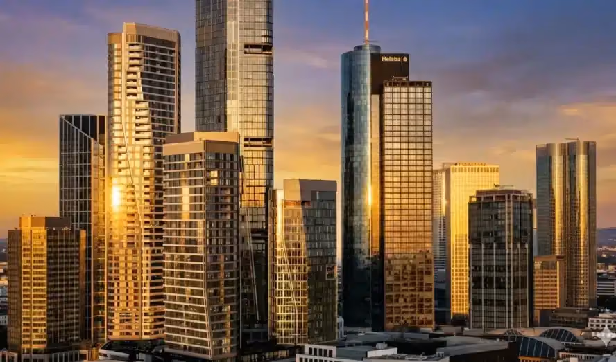 Skyline-Ausblick über die Frankfurter Innenstadt aus dem Aqua Tower, FOUR Frankfurt