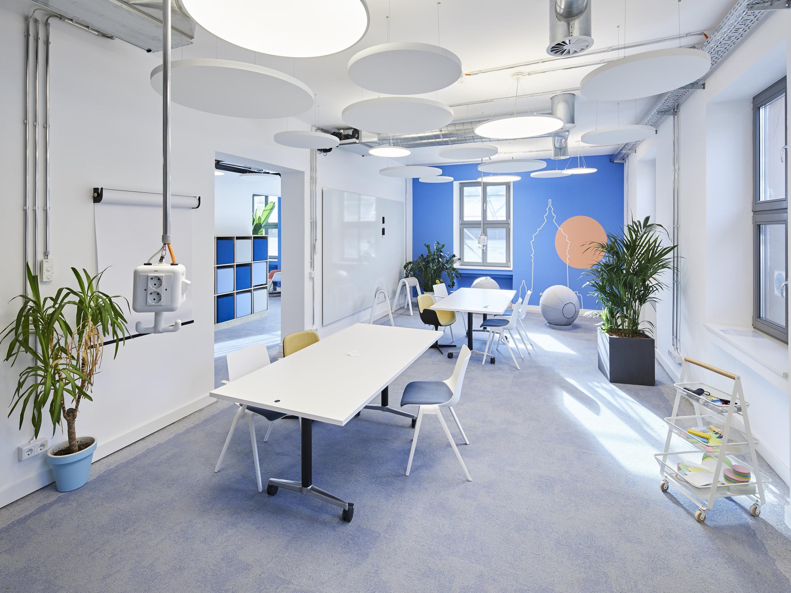 Taylor by 1000 Satellites – Mannheim