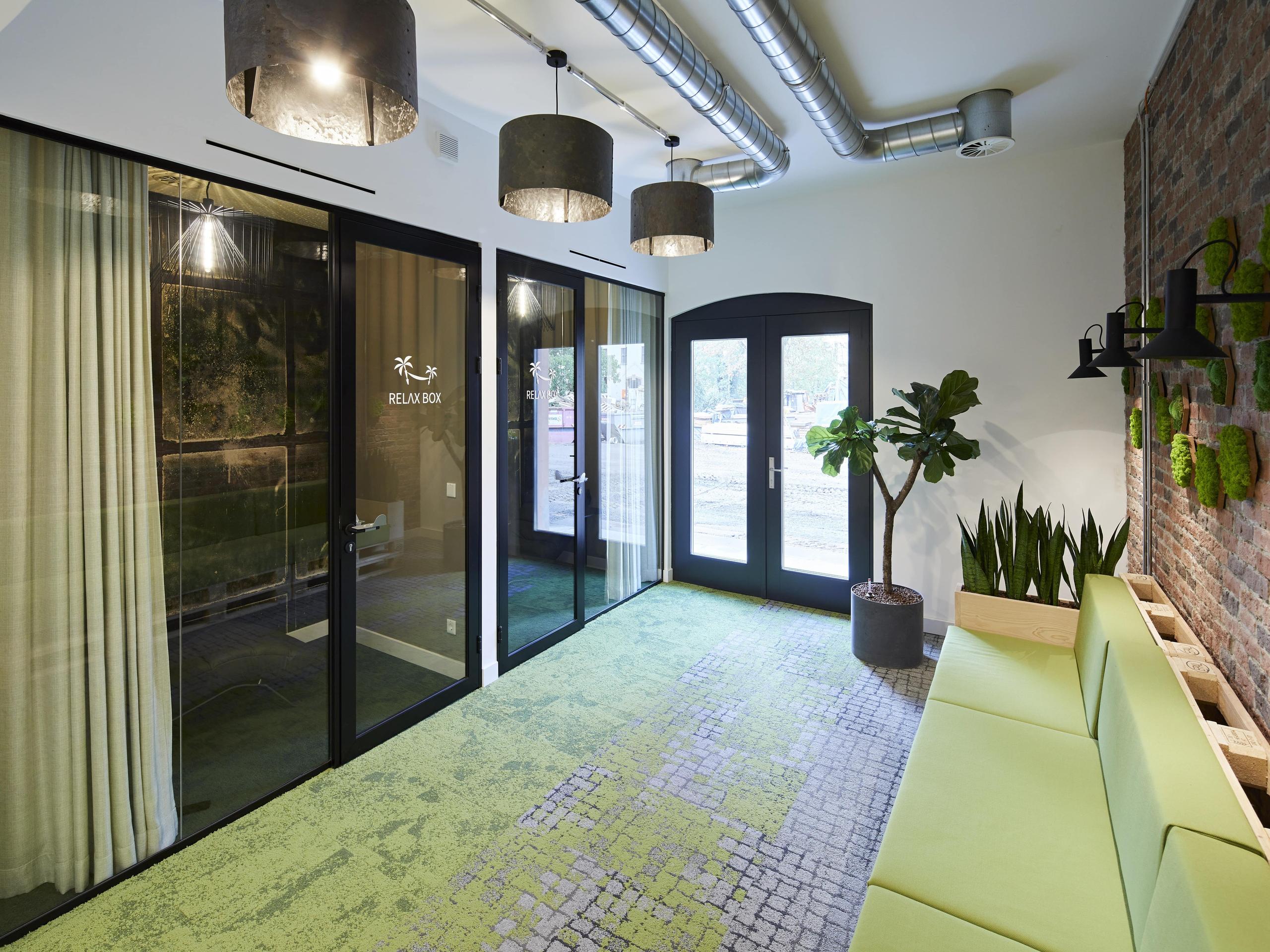 Taylor by 1000 Satellites – Mannheim