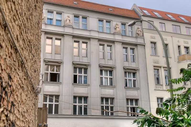Chaussee by 1000 Satellites – Berlin