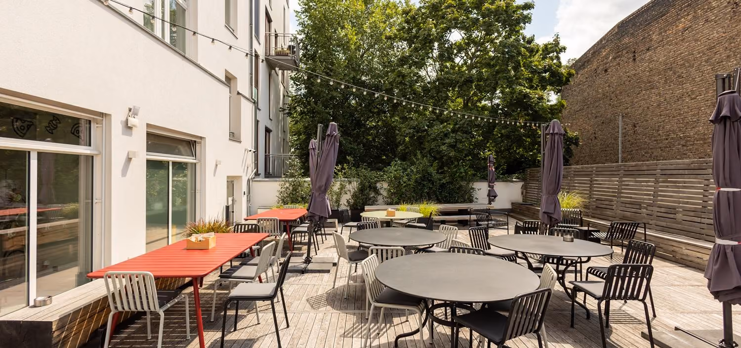 Chaussee by 1000 Satellites – Berlin