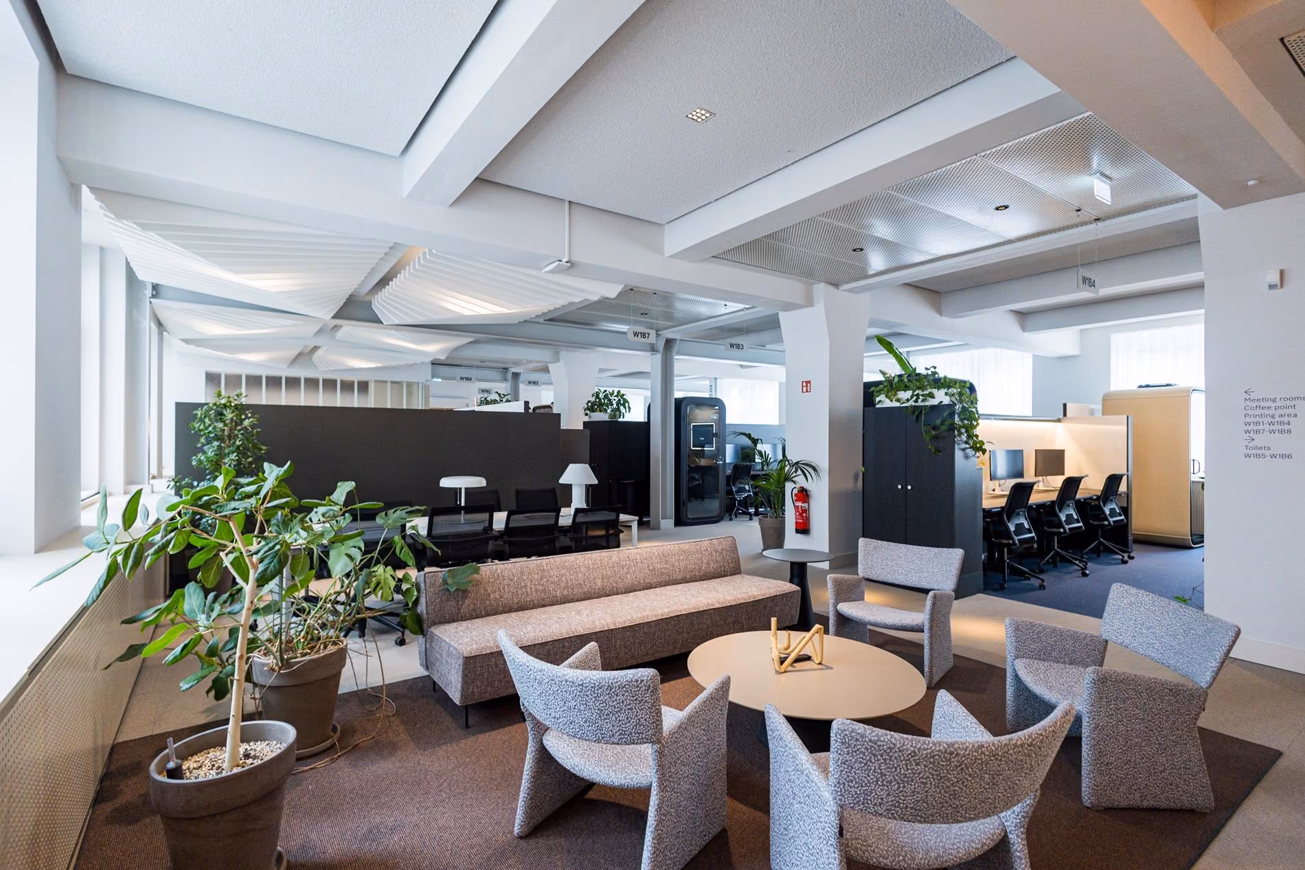 Chaussee by 1000 Satellites – Berlin