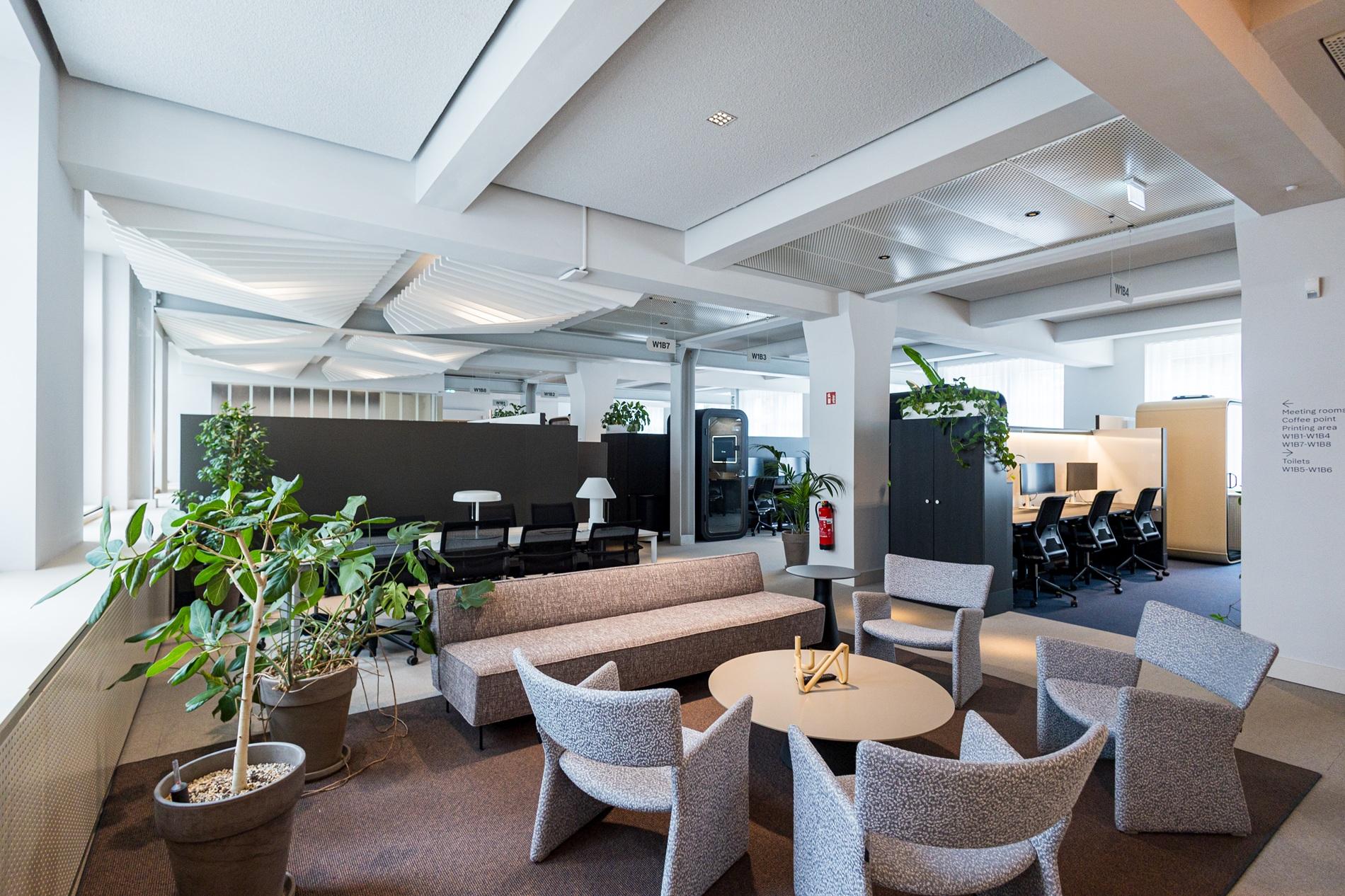 Chaussee by 1000 Satellites – Berlin