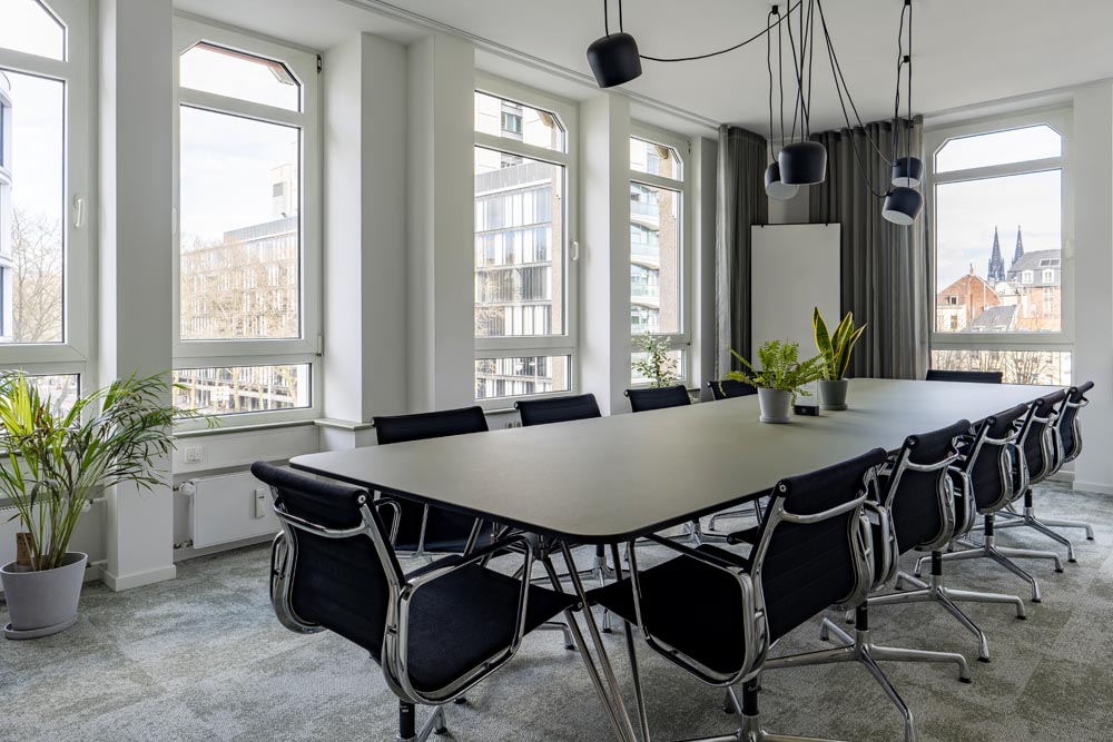 Hohenzollernring by Office Club – Köln