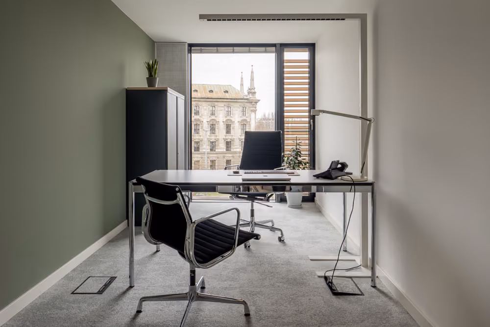 Am Stachus by Office Club – München