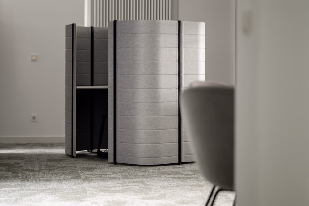 Am Stachus by Office Club – München