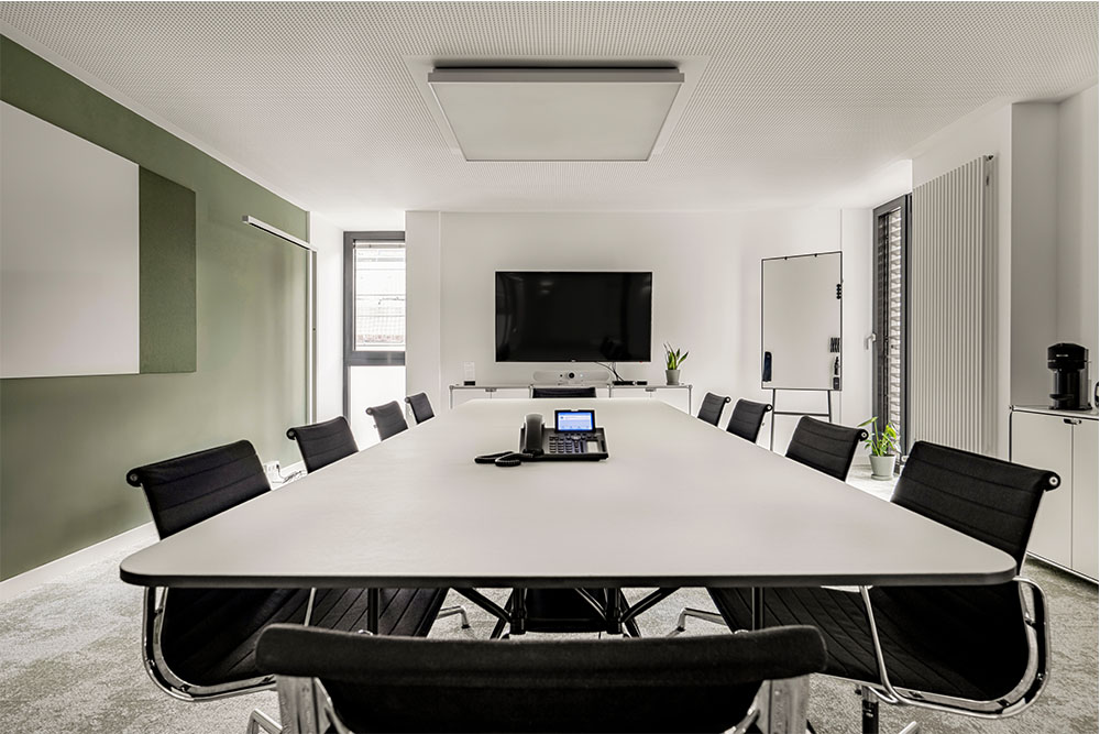 Am Stachus by Office Club – München