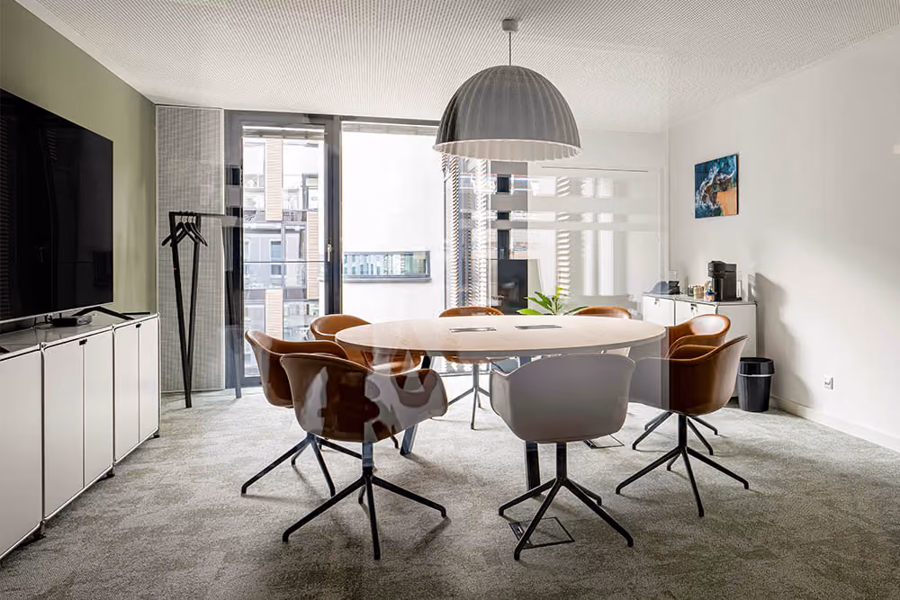 Am Stachus by Office Club – München