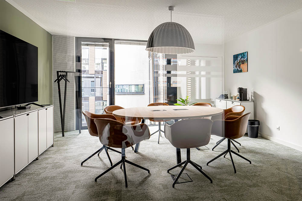 Am Stachus by Office Club – München