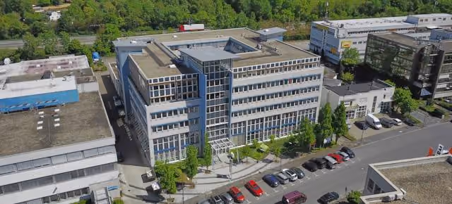 Otto-Hahn-Straße by Sirius