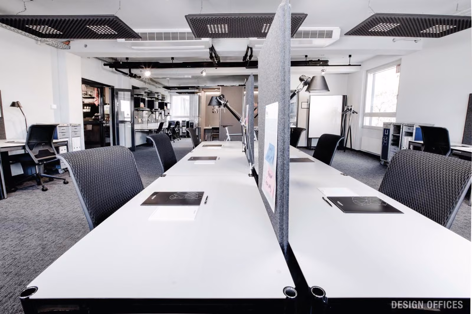Design Offices Frankfurt Eschborn — Cafébereich mit Barista-Station