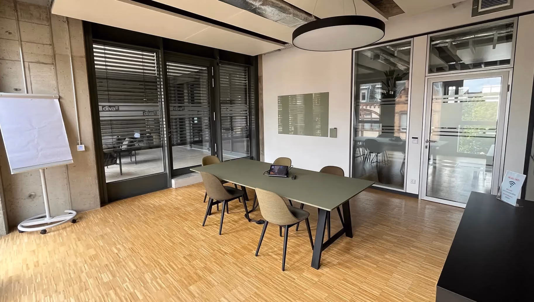 1000 Satellites Malzwerk Karlsruhe, meeting room