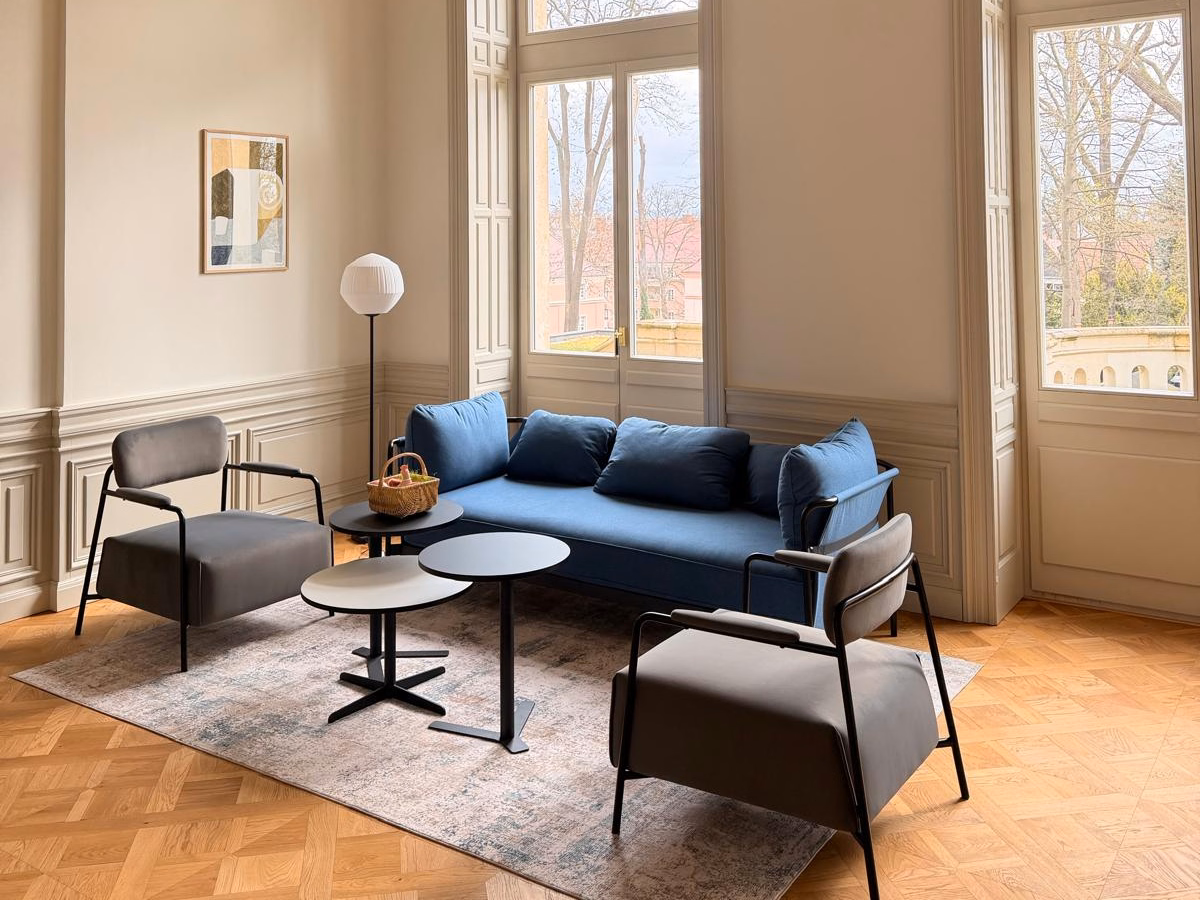 Spaces Villa Erlwein Dresden, lounge with stucco and parquet