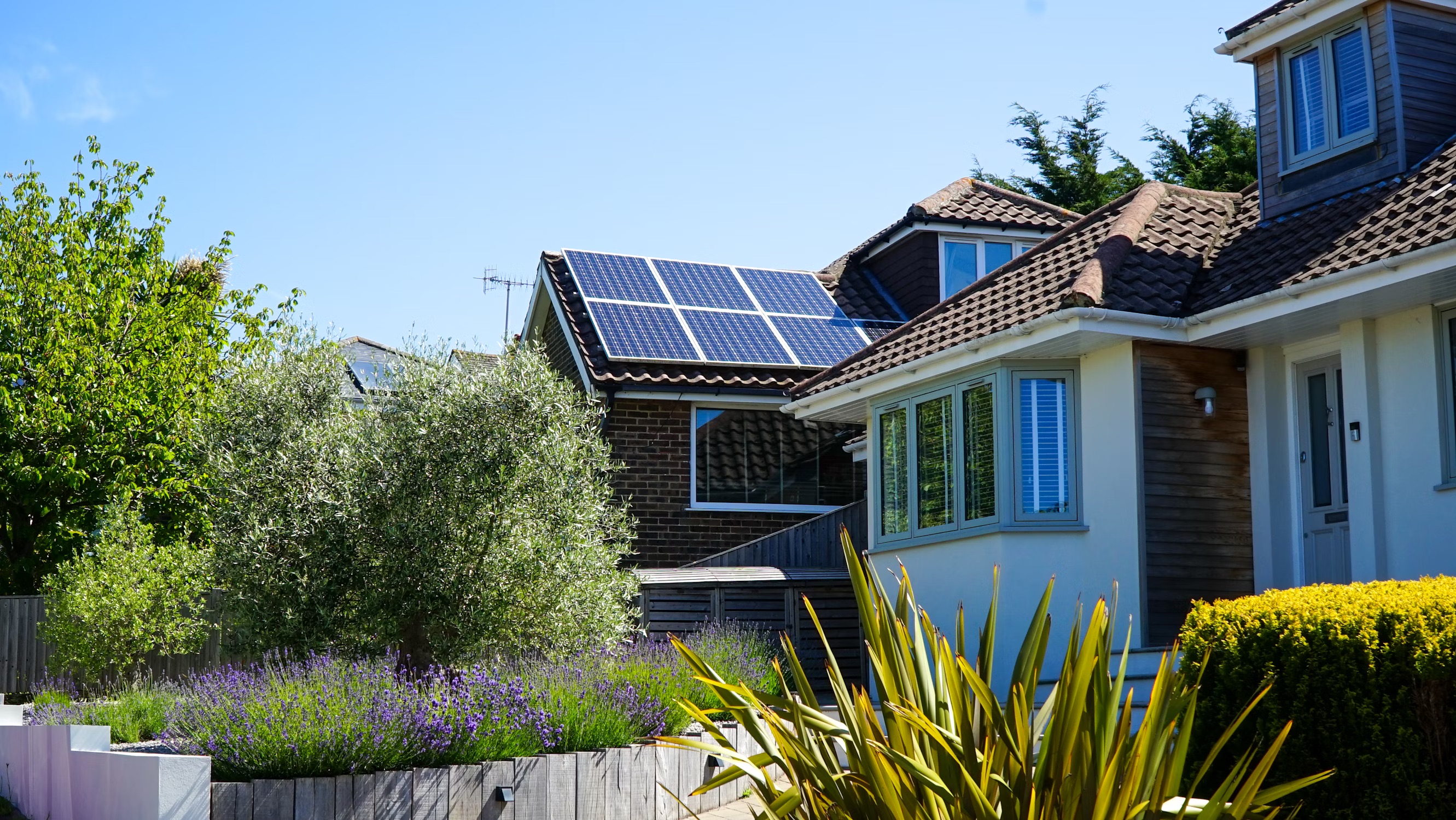 How long do solar panels last? 