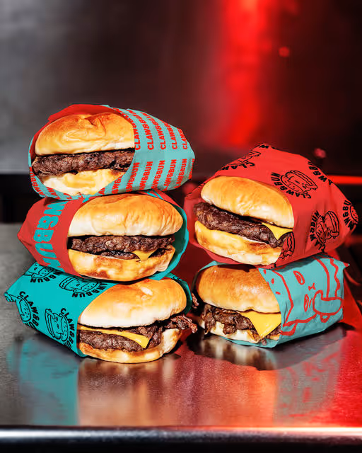 braaands_Claw&Bun-07_Burger Restaurant Branding