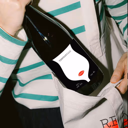 braaands_Red Whisper Wine Bar Identity-04_att5fVvQPfDYE1OTU