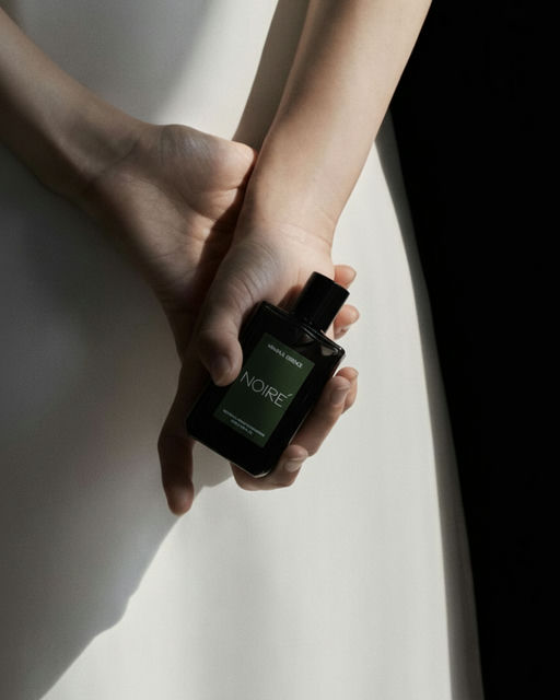 NOIRÉ | A Study in Stillness-Luxury Branding-01
