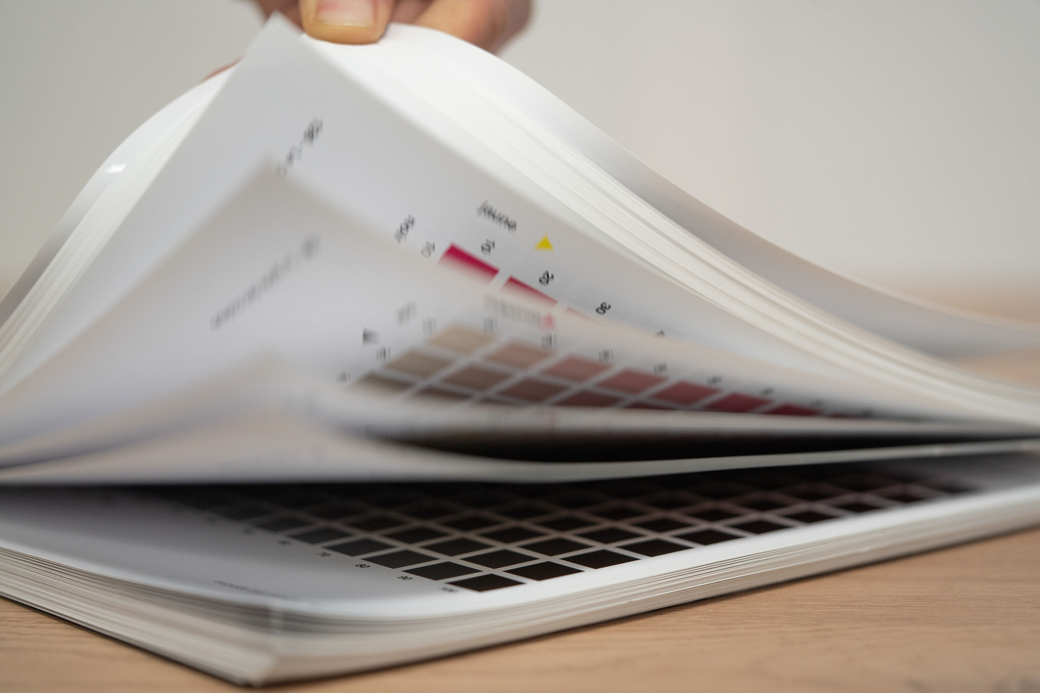 Feuilles imprimées manipulées dans l’atelier TFCom