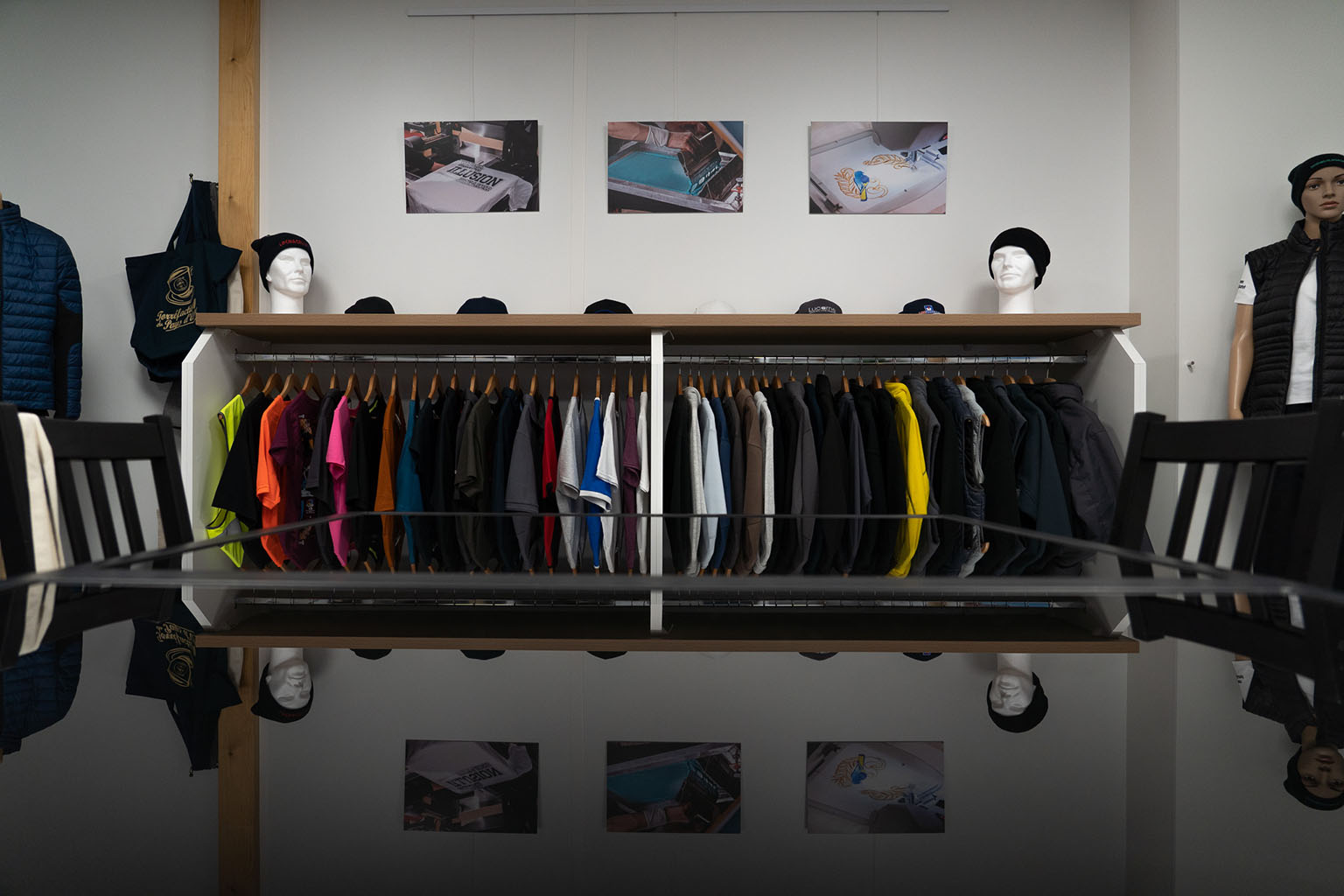 Vètements stockés dans l’atelier TFCom