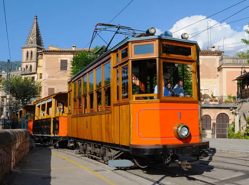 Train ride through the Tramuntana mountains to Sóller