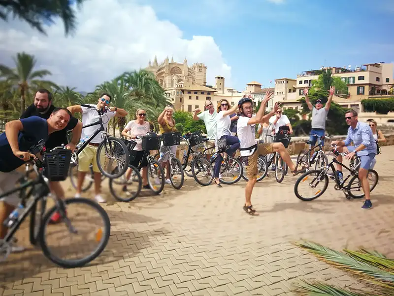 Guided bike tour through Palma